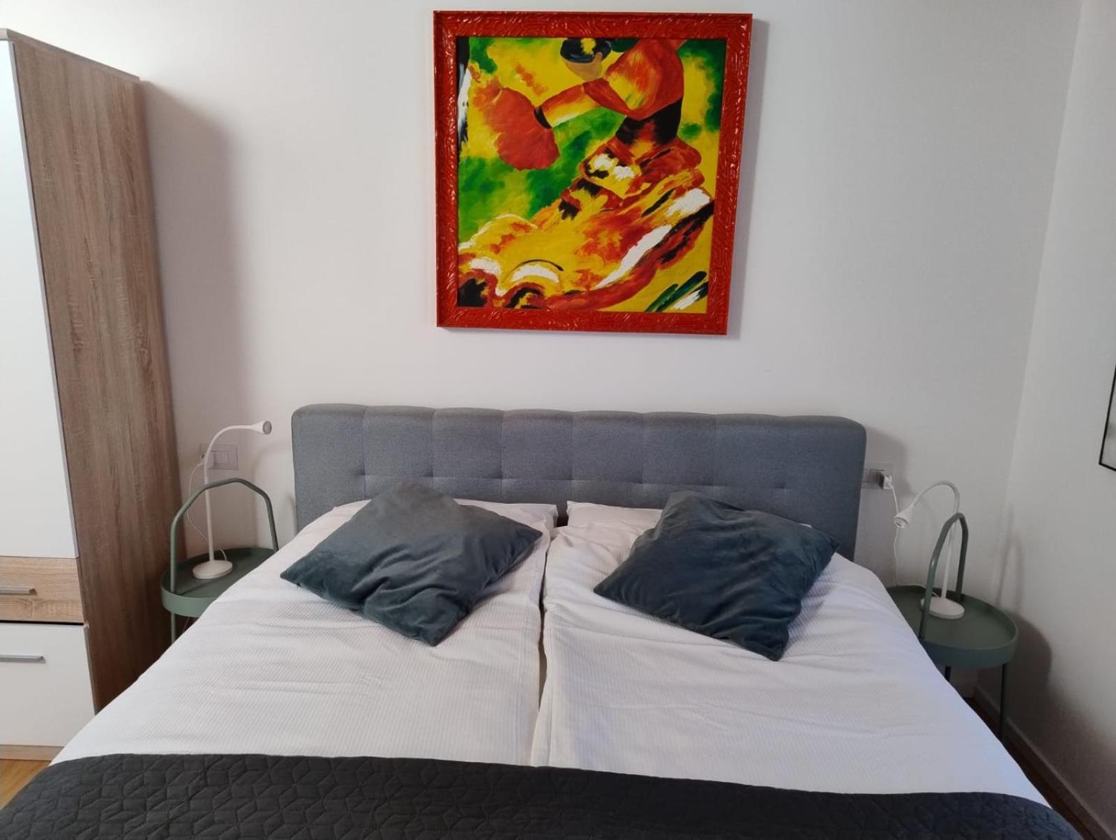 Boutique Apartments Cecilia Триест Экстерьер фото