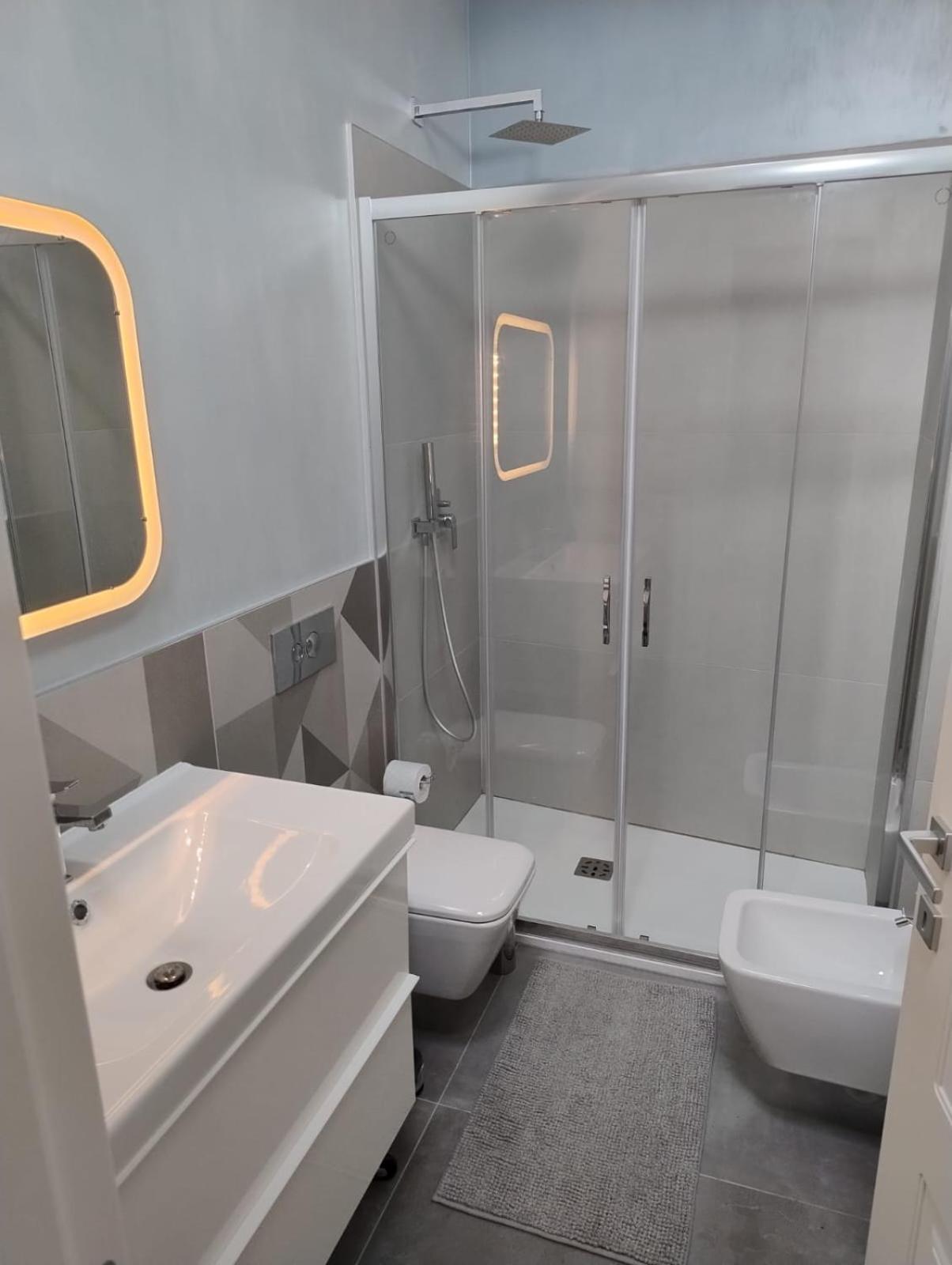 Boutique Apartments Cecilia Триест Экстерьер фото