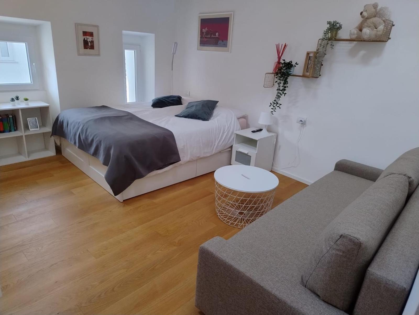 Boutique Apartments Cecilia Триест Экстерьер фото